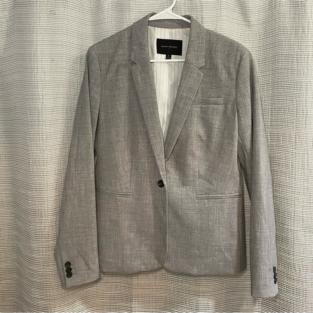 Grey blazer with black button